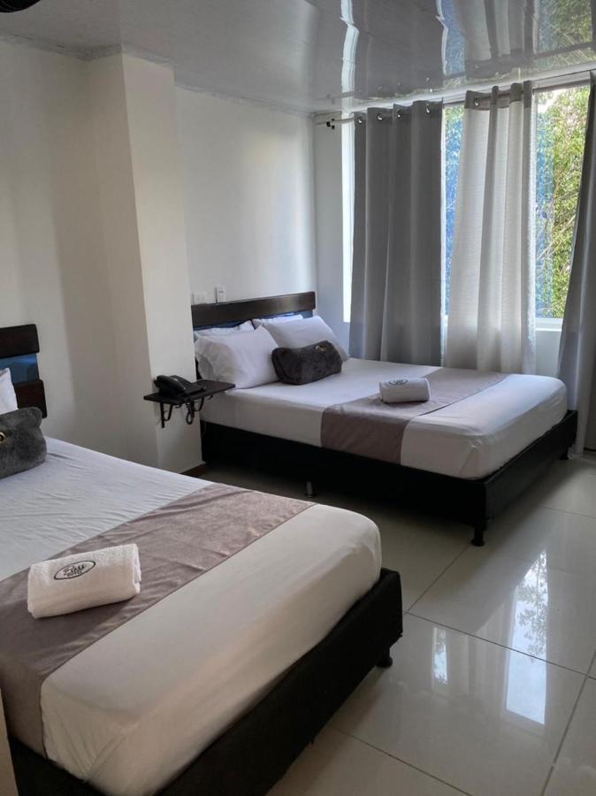 Hotel Pass, Laureles