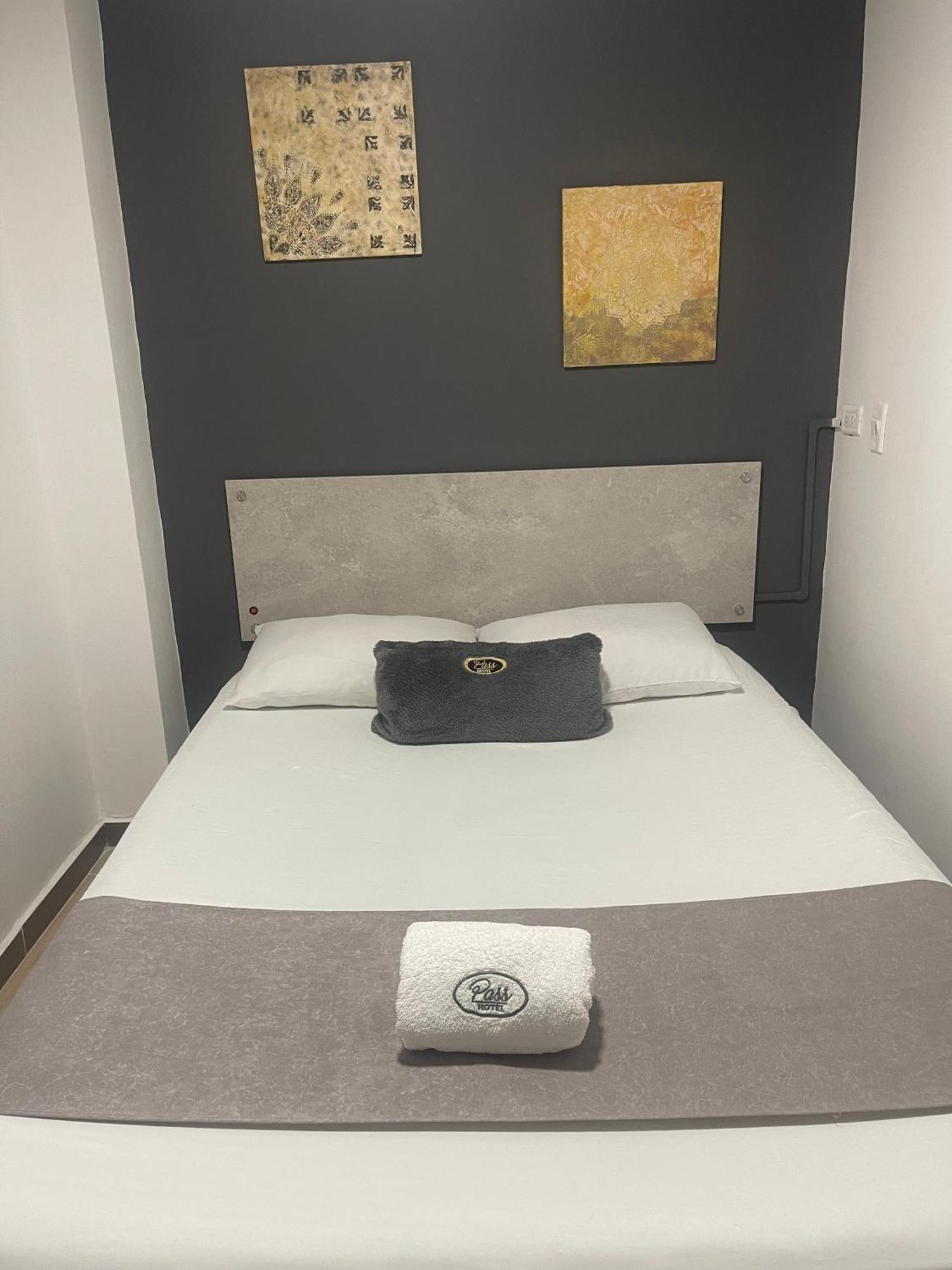 Pass, Laureles Hotel Medellin
